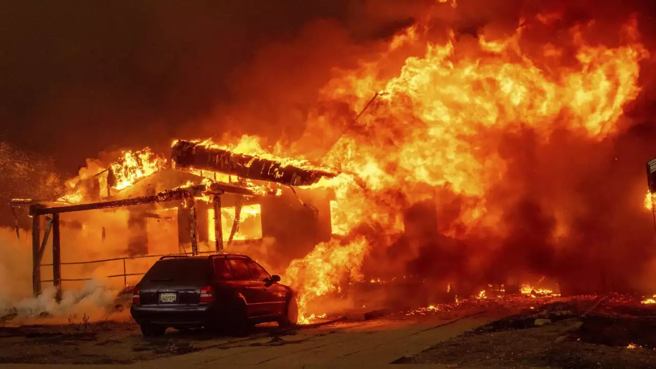 Hollywood Hills Wildfire Leaves Five Dead, Thousands Homeless 