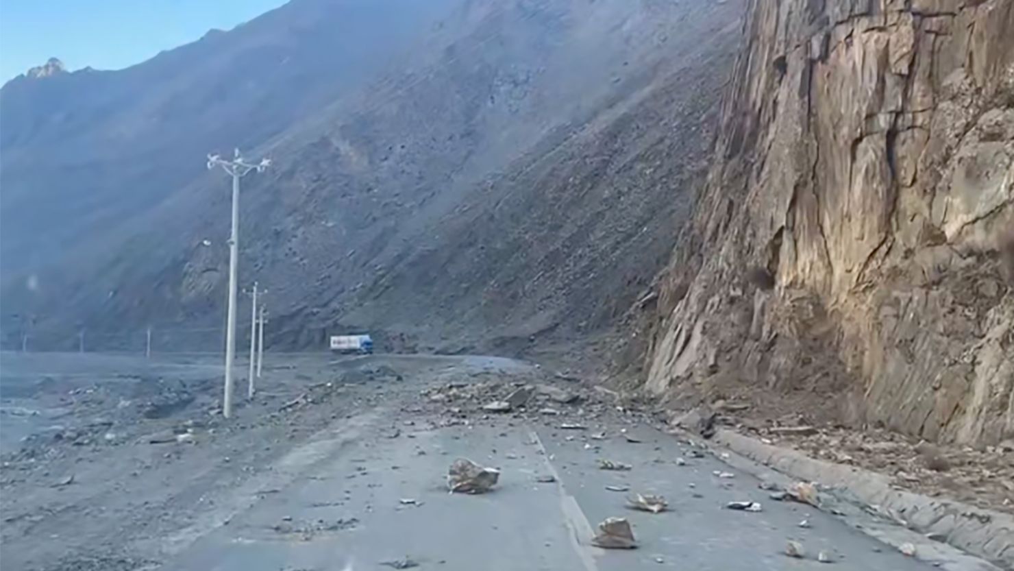 Tibet, China: Earthquake rocks Tingri killing at least 53